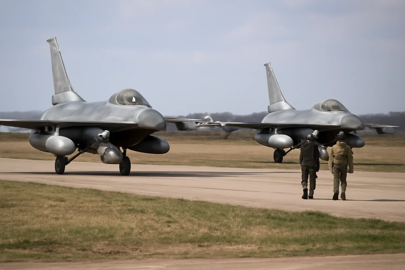 Două avioane F-16 au decolat de la Fetești pentru supravegherea spațiului aerian în nordul județului Tulcea